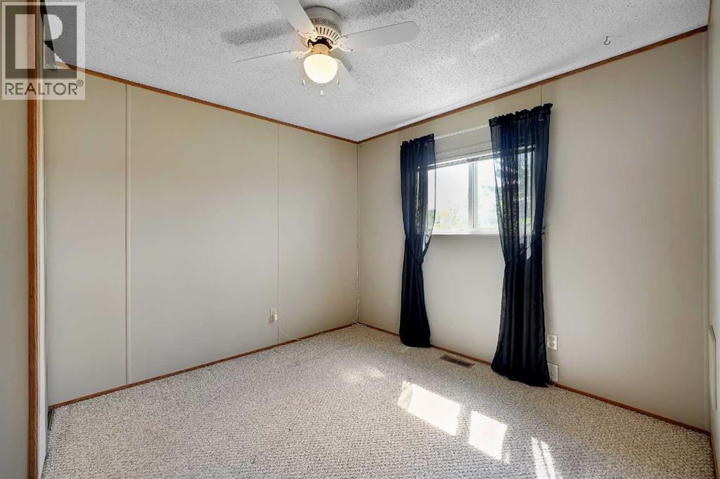 169 Erin Woods Circle SE, Calgary, Alberta  T2B 3E1 - Photo 17 - A2334682