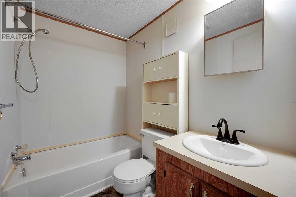 169 Erin Woods Circle SE, Calgary, Alberta  T2B 3E1 - Photo 15 - A2334682