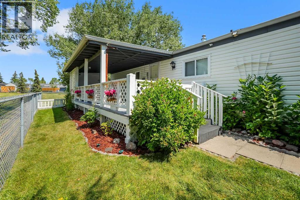 169 Erin Woods Circle SE, Calgary, Alberta  T2B 3E1 - Photo 4 - A2334682
