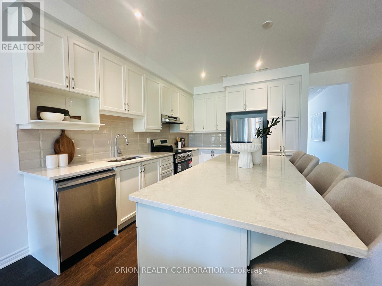 694 Sargeant Place, Innisfil, Ontario  L9S 0S9 - Photo 5 - N13592672