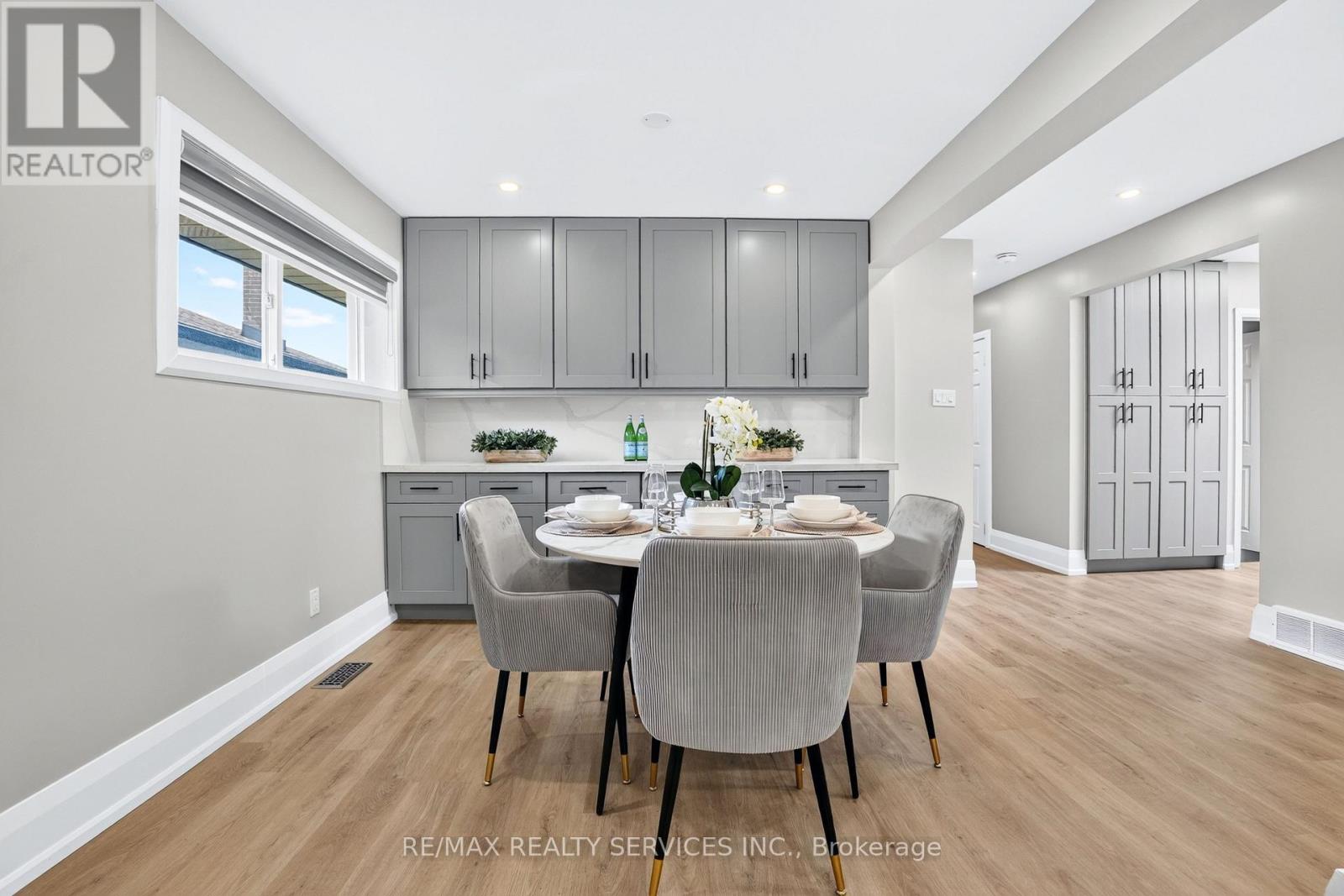 18 Spencely Court, Toronto, Ontario  M9P 1N5 - Photo 6 - W13617472