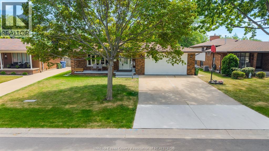 386 Woodridge, Tecumseh, Ontario  N8N 3A8 - Photo 2 - 26018898