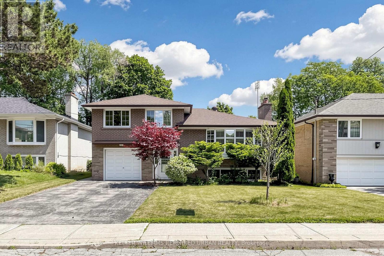 <div class="slider-price">$1,588,000</div><p>79 Heathview Avenue, Toronto, Ontario</p>