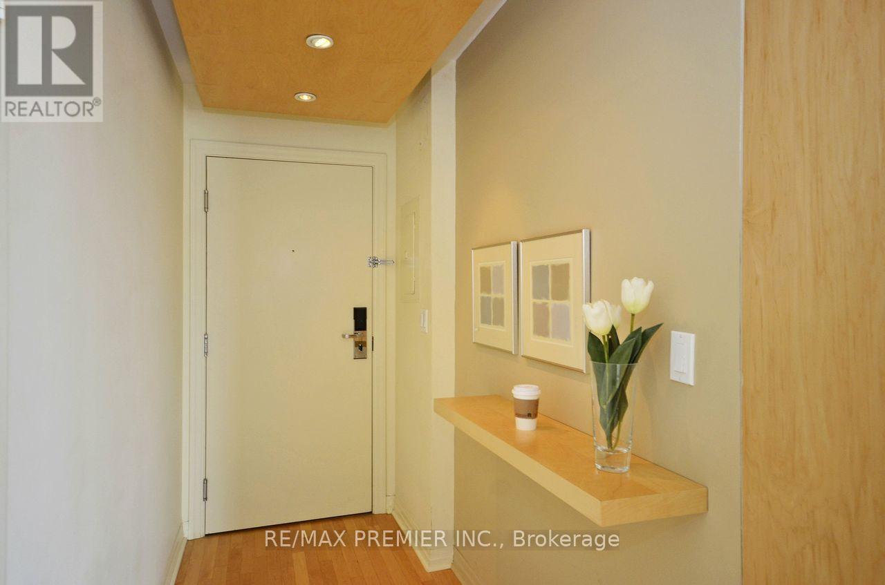 1912 - 1 King Street W, Toronto, Ontario M5H 1A1 - Photo 2 - C13639448