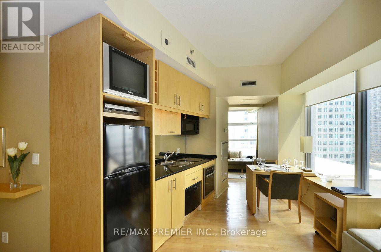 1912 - 1 King Street W, Toronto, Ontario M5H 1A1 - Photo 3 - C13639448