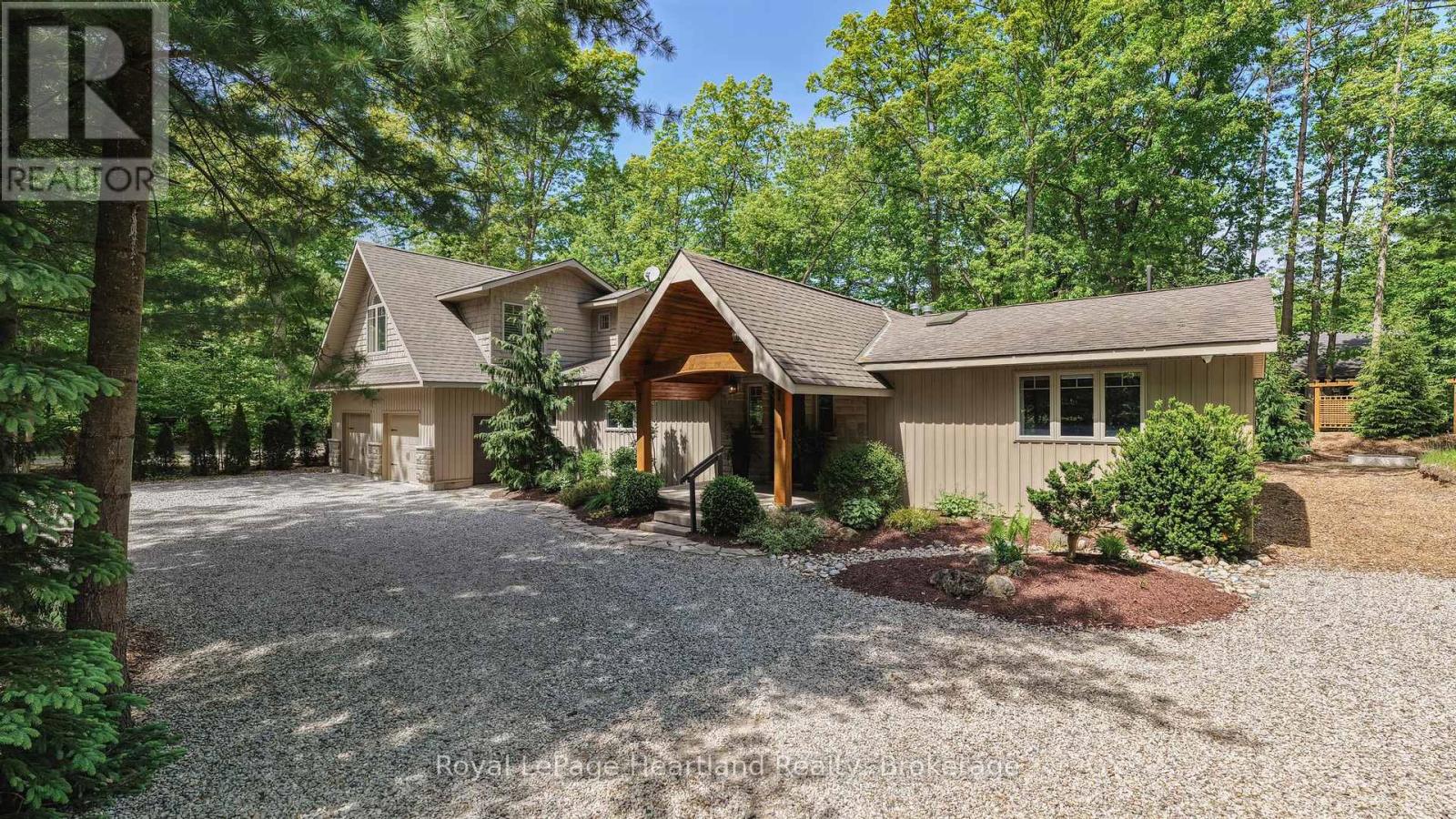 10308 Beach O' Pines Road, Lambton Shores, Ontario  N0M 1T0 - Photo 1 - X13639116