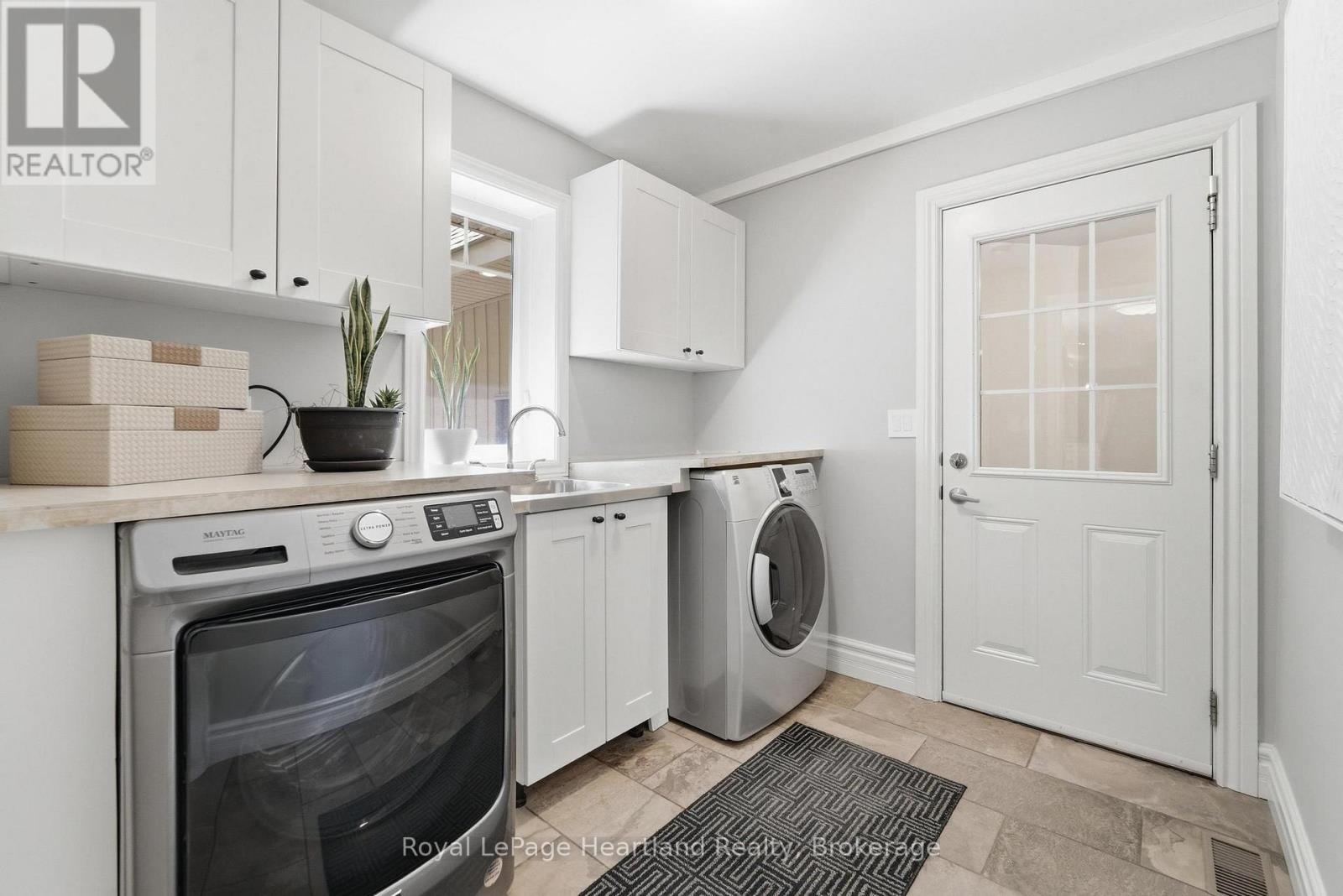 10308 Beach O' Pines Road, Lambton Shores, Ontario  N0M 1T0 - Photo 16 - X13639116