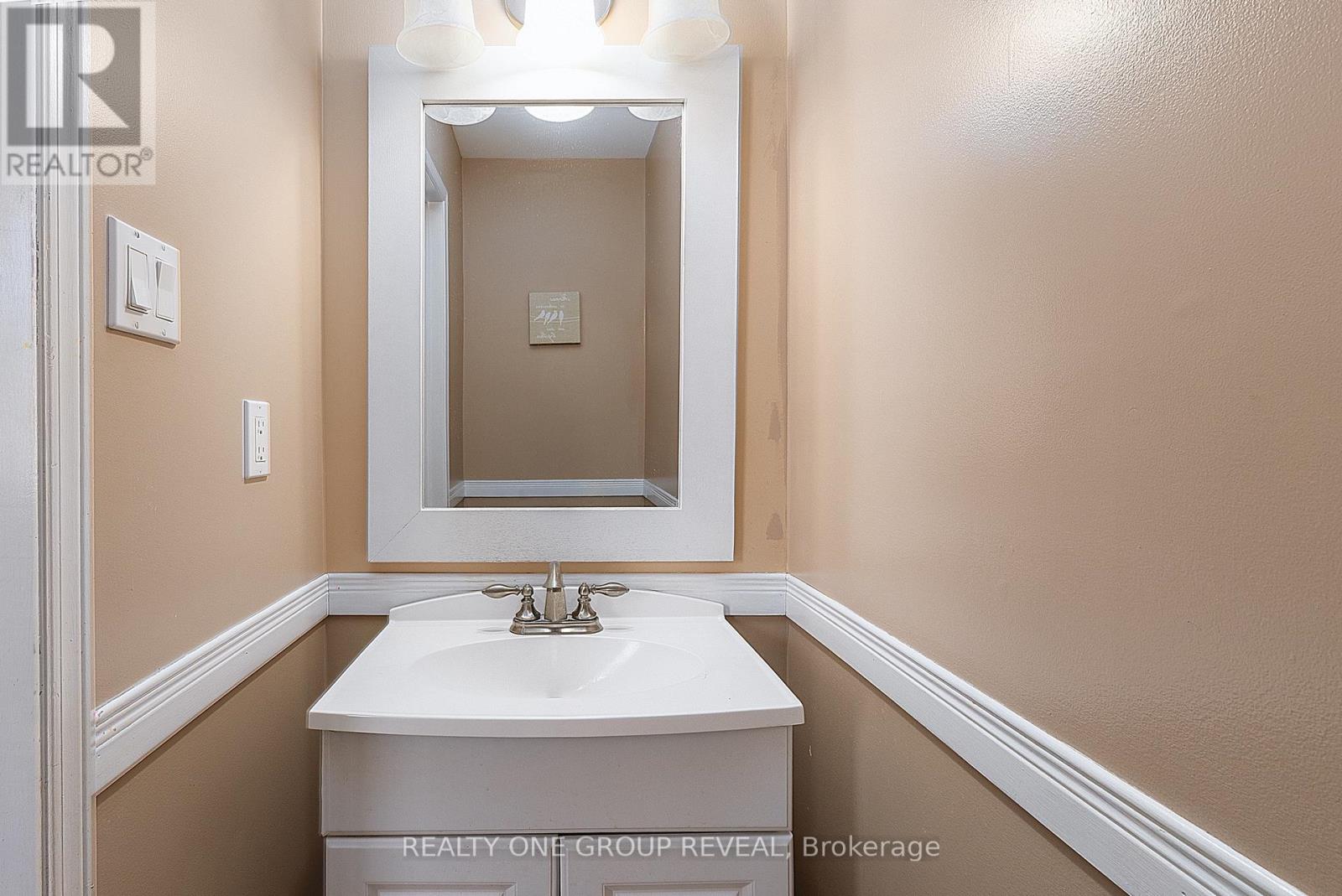 4 Stanford Crescent, Clarington, Ontario  L1B 1G1 - Photo 3 - E13639194