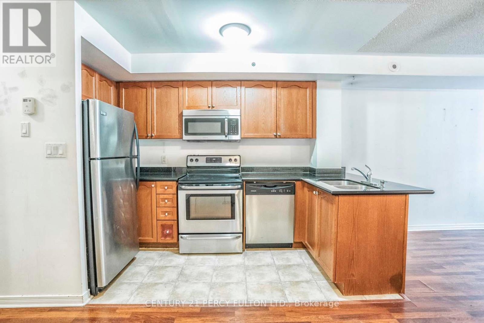 101 - 45 Strangford Lane, Toronto, Ontario  M1L 0E5 - Photo 6 - E13639196