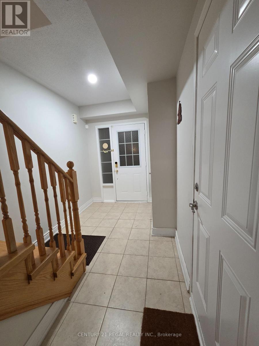 17c Vasto Lane Road, Toronto, Ontario  M1M 1R2 - Photo 3 - E13639262