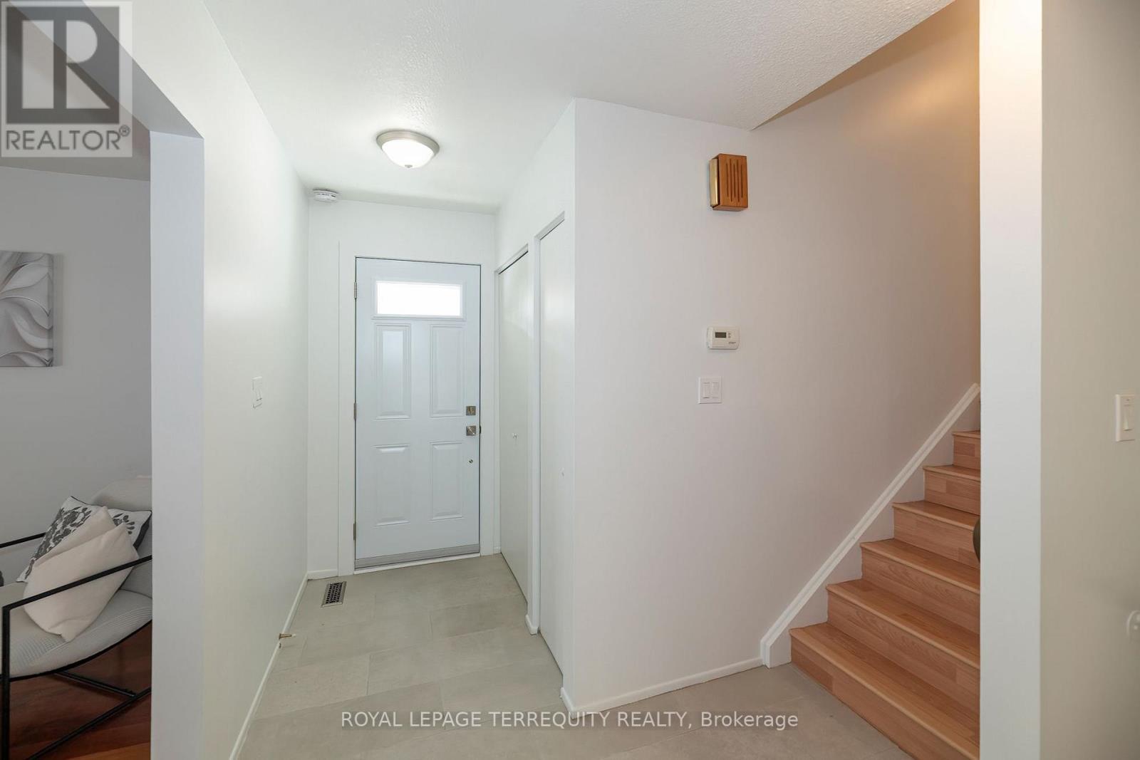 1214 Trowbridge Drive, Oshawa, Ontario  L1G 7H2 - Photo 9 - E13639320