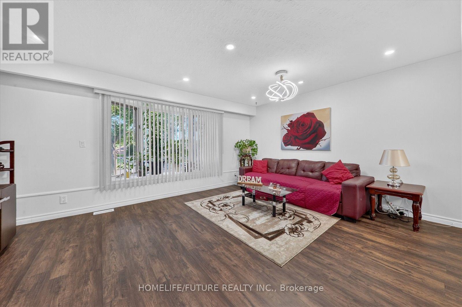163 Labrador Drive, Oshawa, Ontario  L1H 7E4 - Photo 4 - E13639412