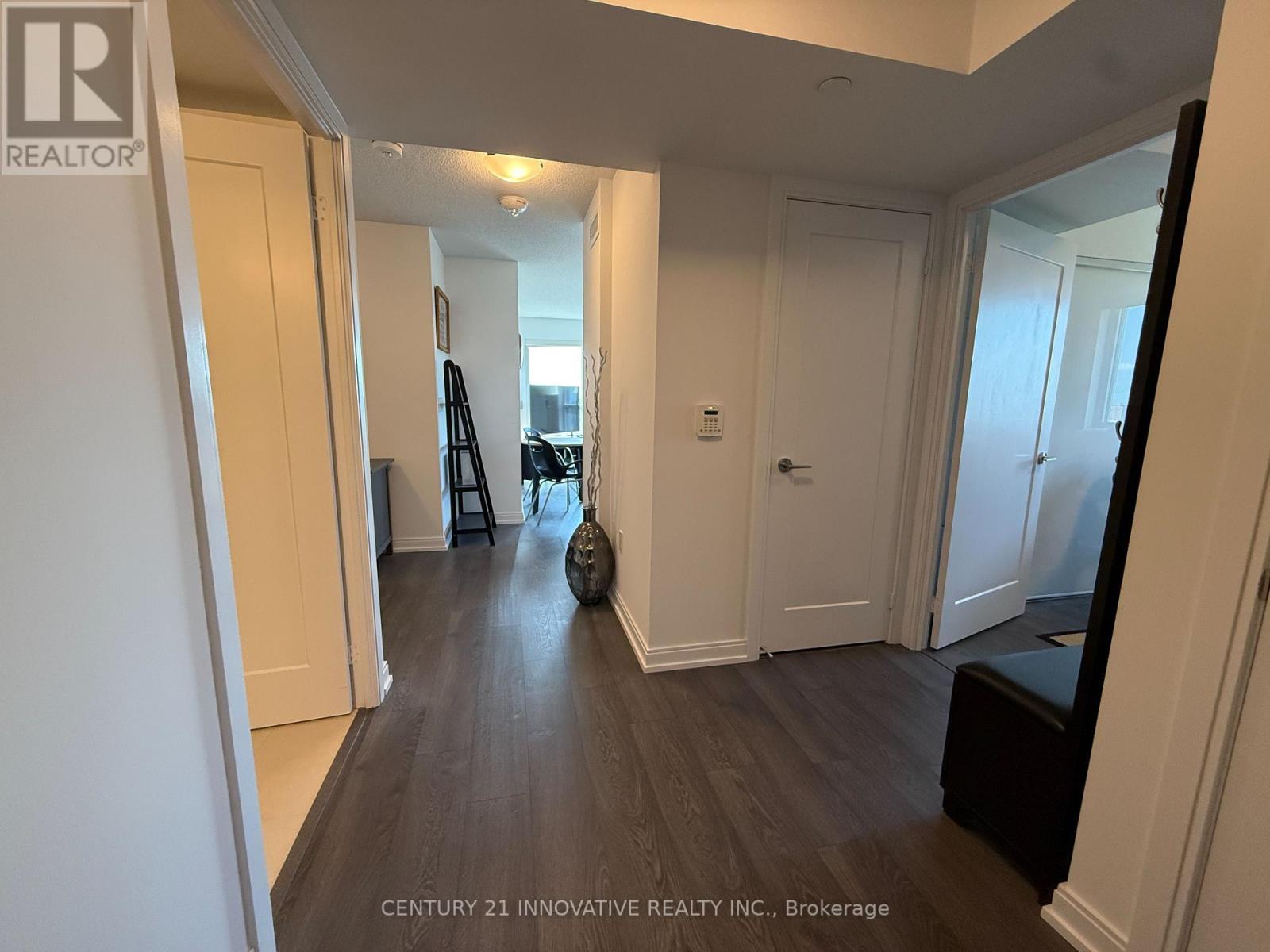 1723 - 275 Village Green Square, Toronto, Ontario  M1S 0L8 - Photo 2 - E13639430