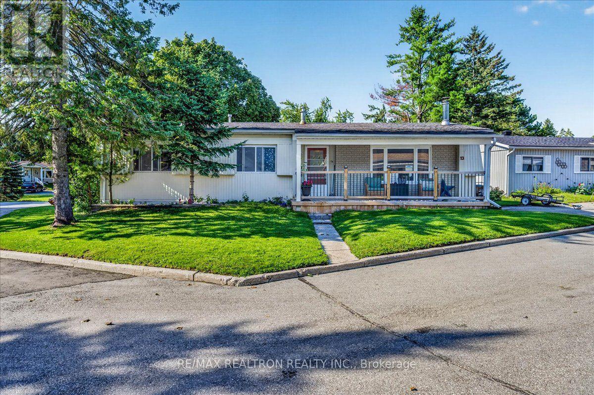 13 Broadway Avenue, Innisfil, Ontario  L9S 1N9 - Photo 1 - N13639126