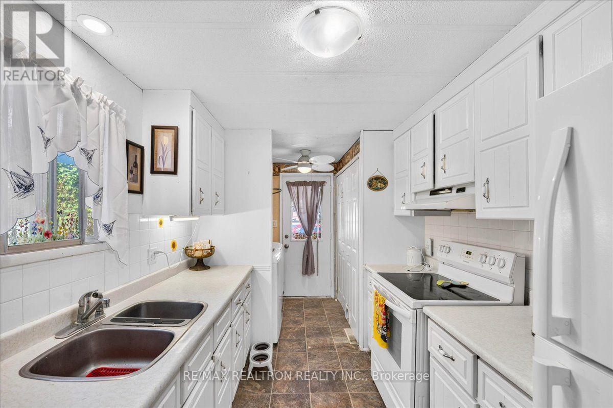 13 Broadway Avenue, Innisfil, Ontario  L9S 1N9 - Photo 18 - N13639126
