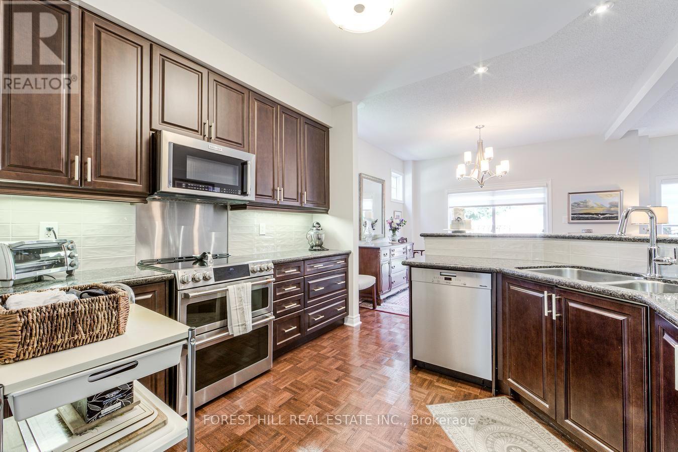 69 Louisburg Way, Markham, Ontario  L6E 2A2 - Photo 4 - N13639248