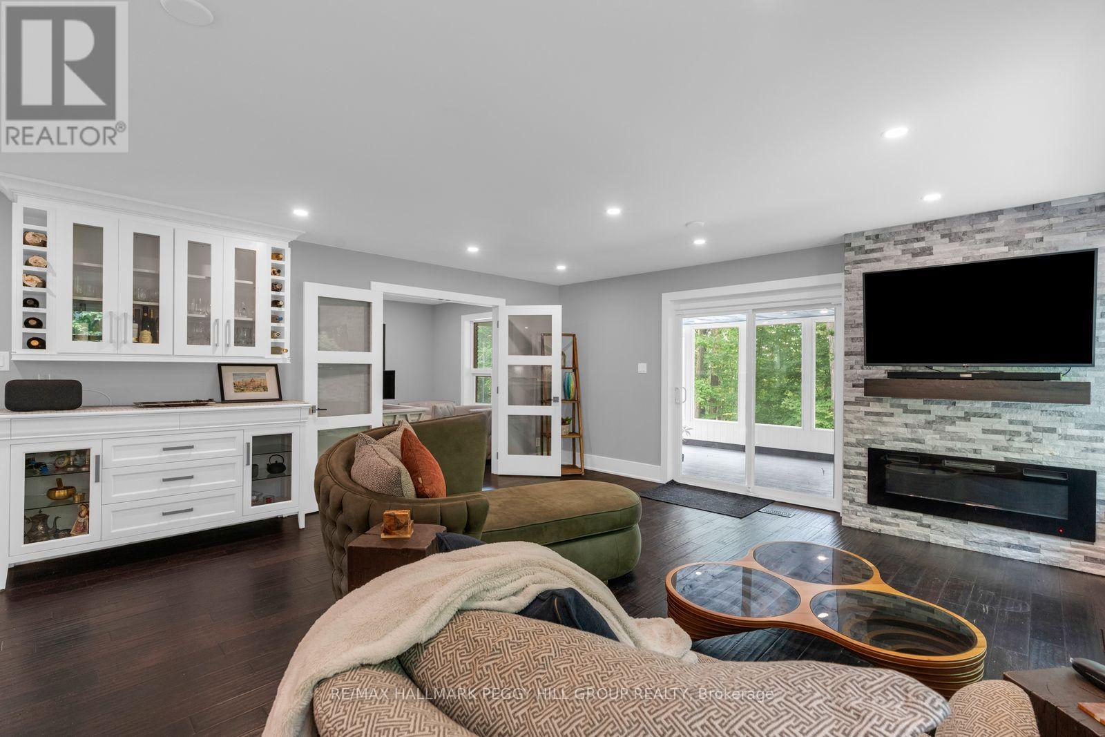 1814 Quantz Crescent, Innisfil, Ontario  L9S 1X2 - Photo 7 - N13639306