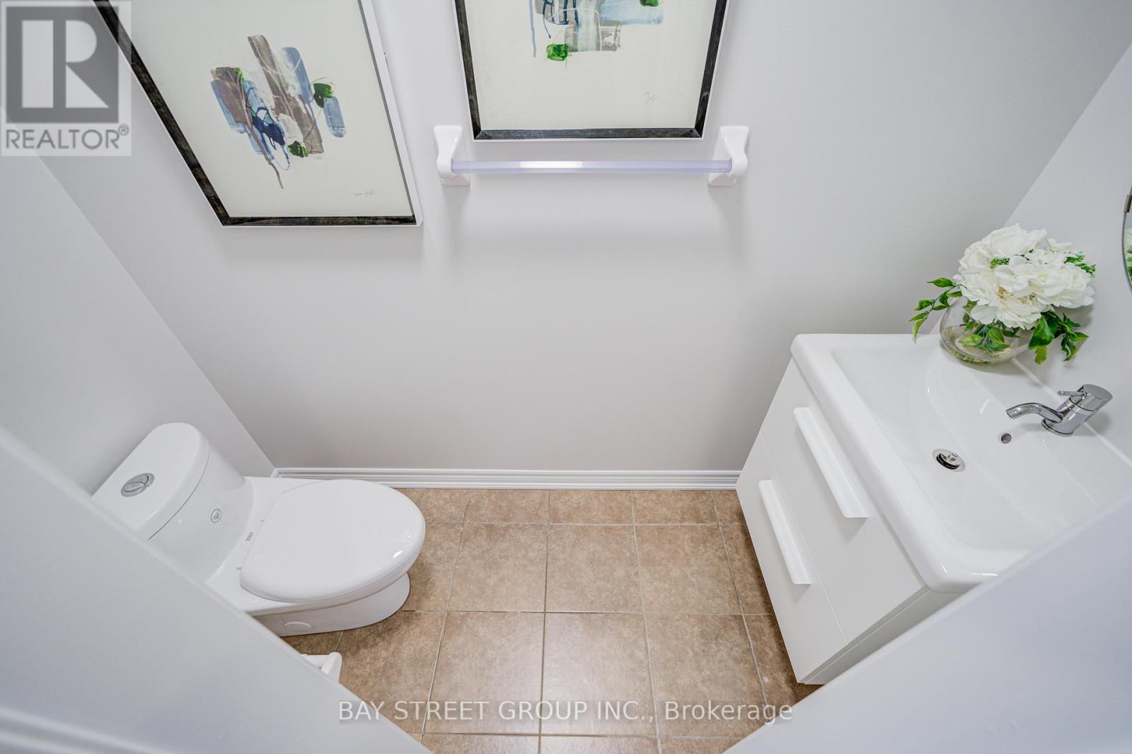 151 Windrow Street, Richmond Hill, Ontario  L4E 0Y2 - Photo 9 - N13639392
