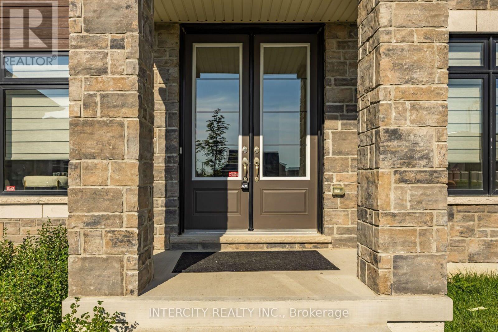 8 Elderberry Way, Adjala-Tosorontio, Ontario  L0G 1W0 - Photo 3 - N13639432