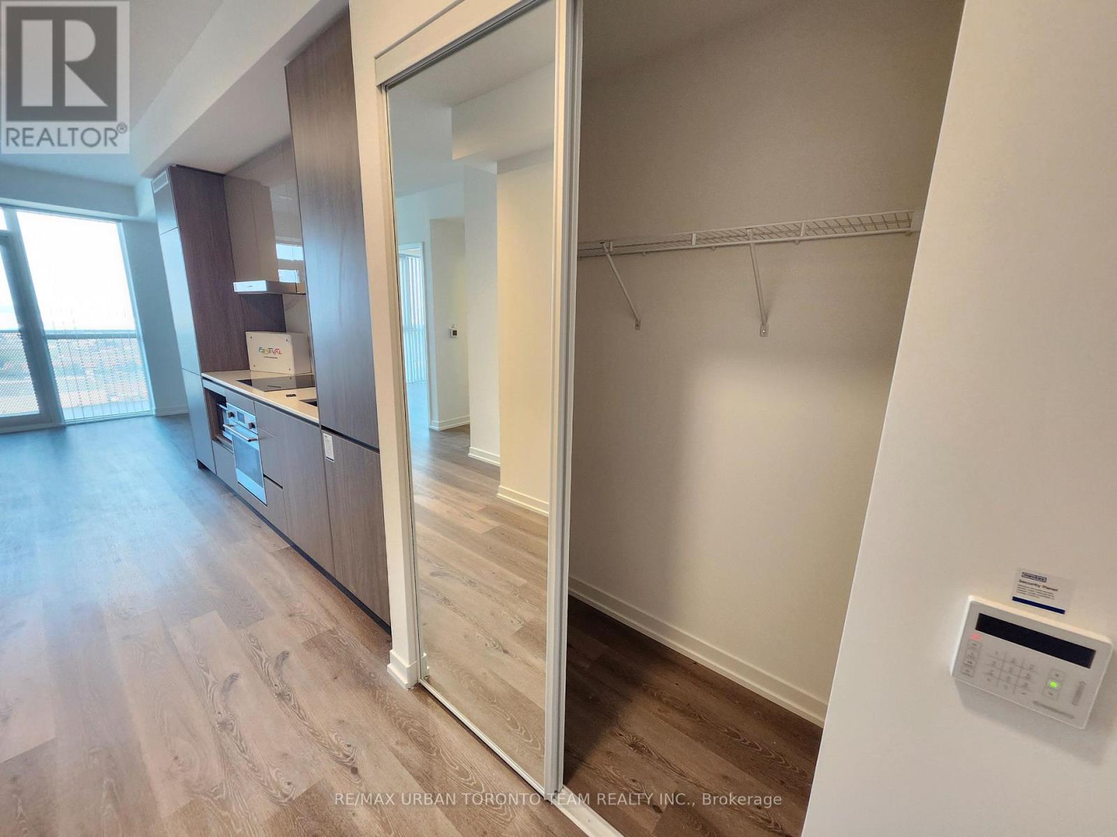2508 - 28 Interchange Way, Vaughan (Vaughan Corporate Centre), Ontario  L4K 0P8 - Photo 3 - N13639440