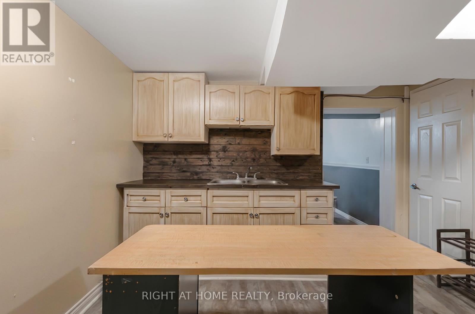 201 Steel Street, Barrie, Ontario L4M 2G8 - Photo 13 - S13639300