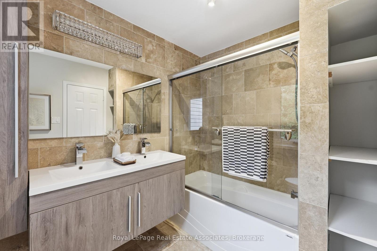 1924 Balsam Avenue, Mississauga, Ontario  L5J 1L2 - Photo 23 - W13639138