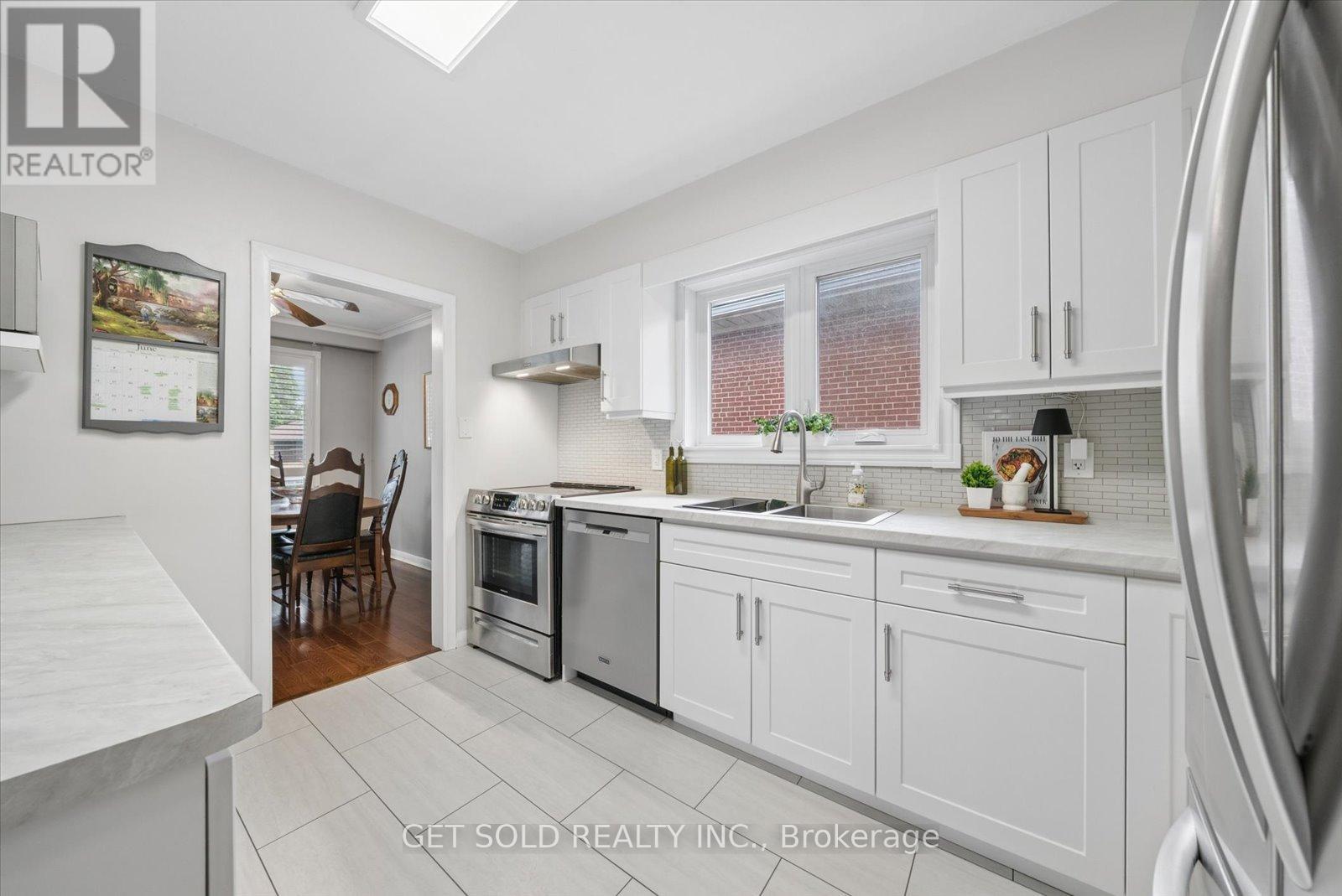 32 Checkendon Drive, Toronto, Ontario  M9W 2Y9 - Photo 11 - W13639160