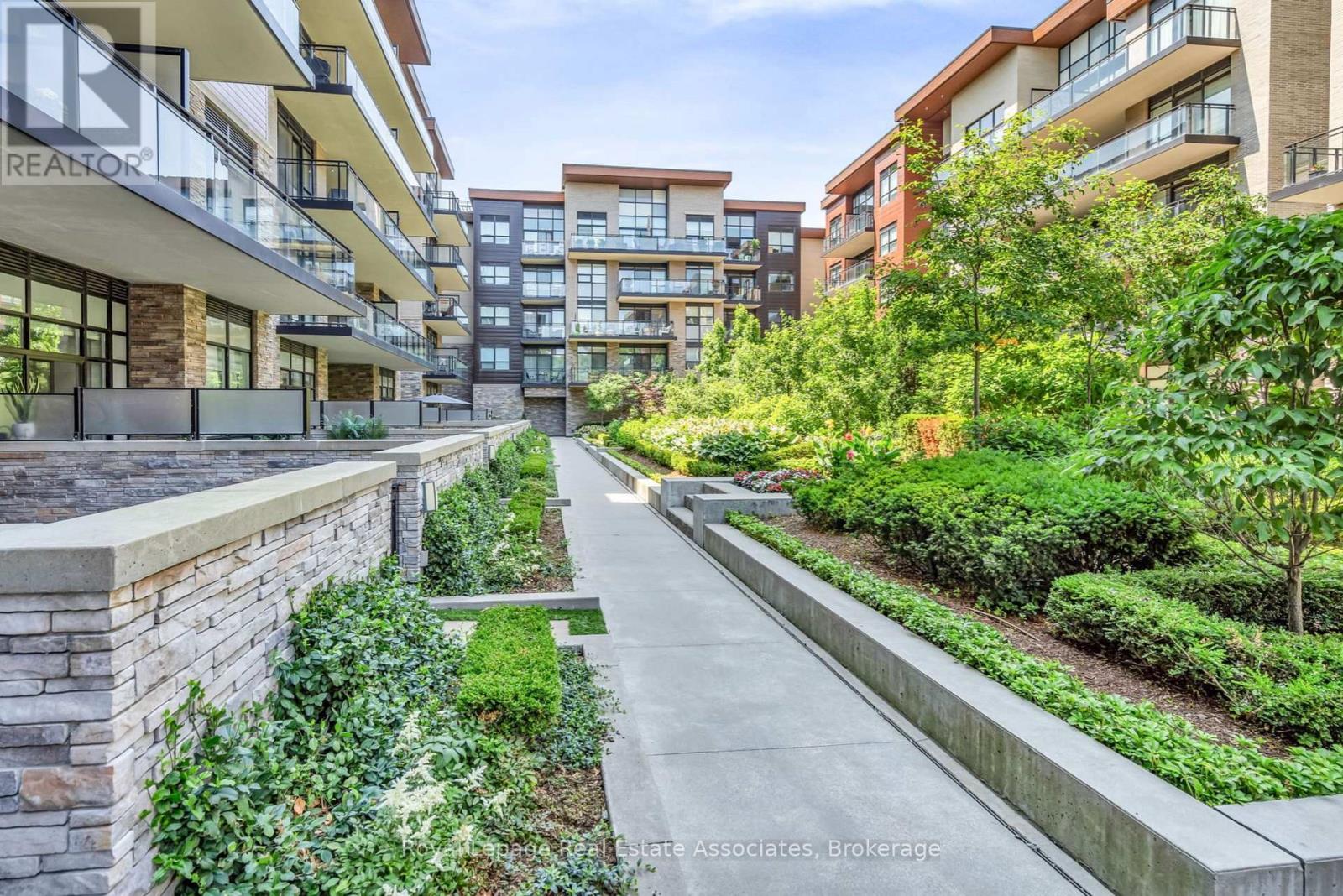 Gr26 - 1575 Lakeshore Road W, Mississauga, Ontario  L5J 0B1 - Photo 1 - W13639174