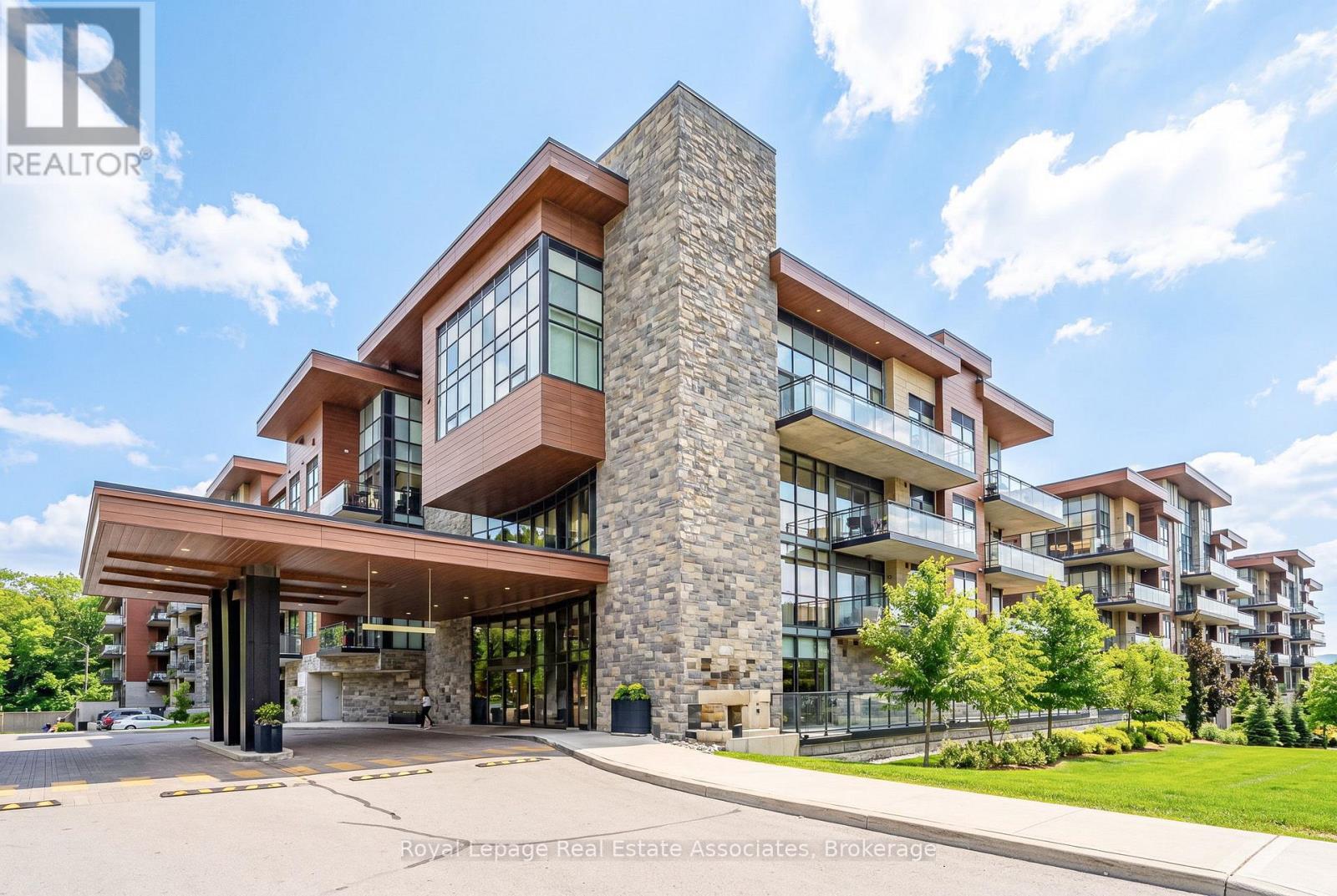 Gr26 - 1575 Lakeshore Road W, Mississauga, Ontario  L5J 0B1 - Photo 2 - W13639174