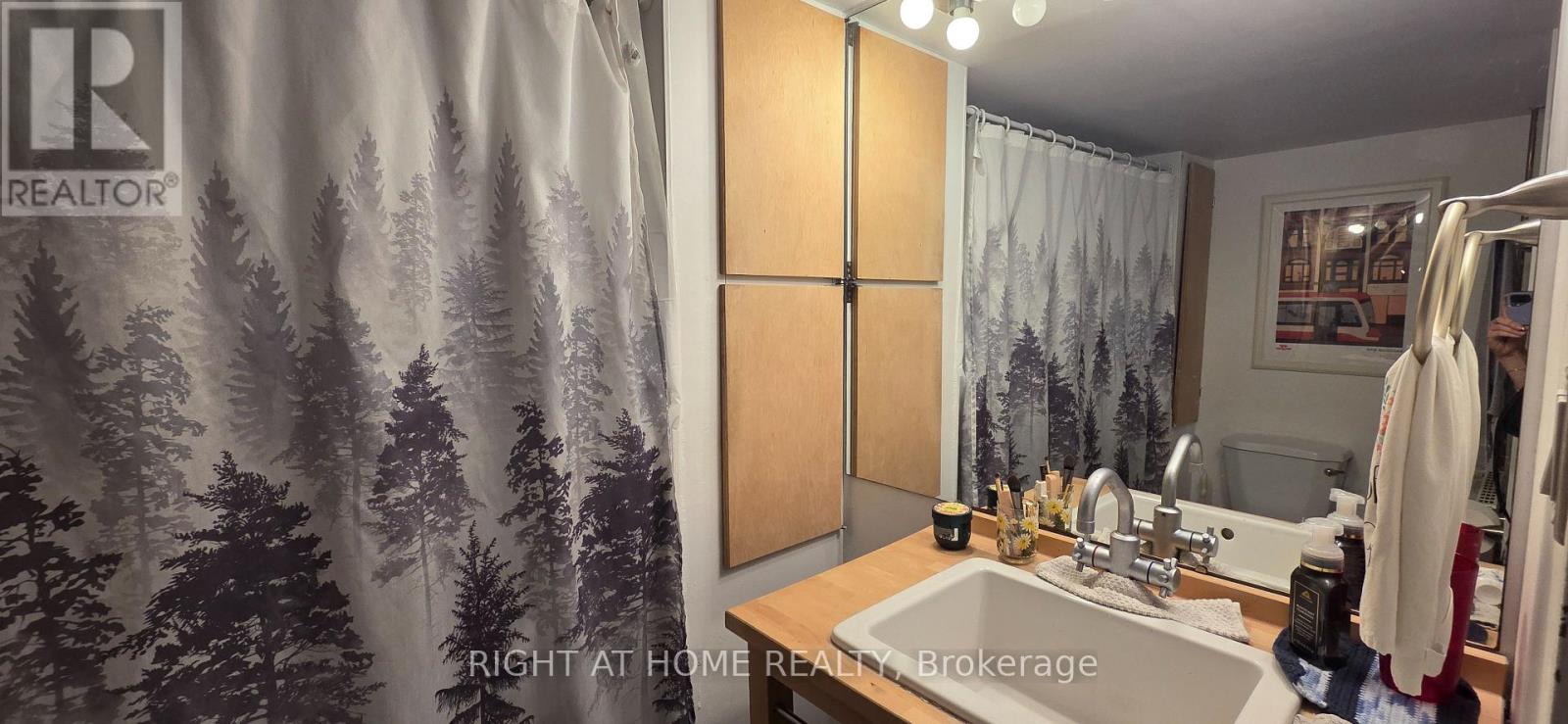 179 Gilmour Avenue, Toronto, Ontario  M6P 3B2 - Photo 11 - W13639202