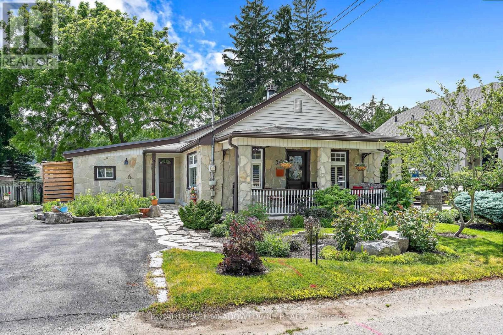 30 VICTORIA STREET, Halton Hills, Ontario