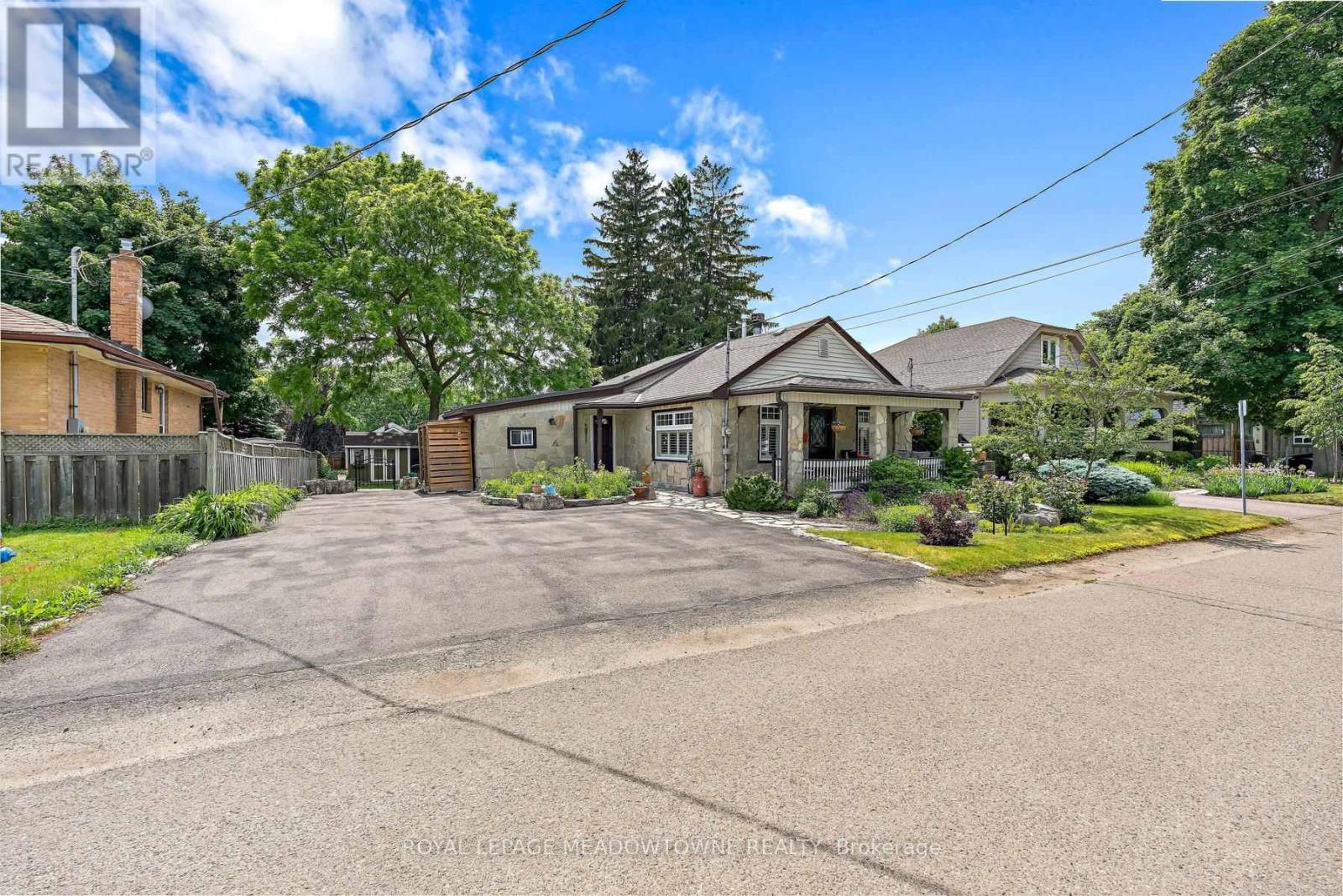 30 Victoria Street, Halton Hills, Ontario  L7G 3N6 - Photo 2 - W13639274