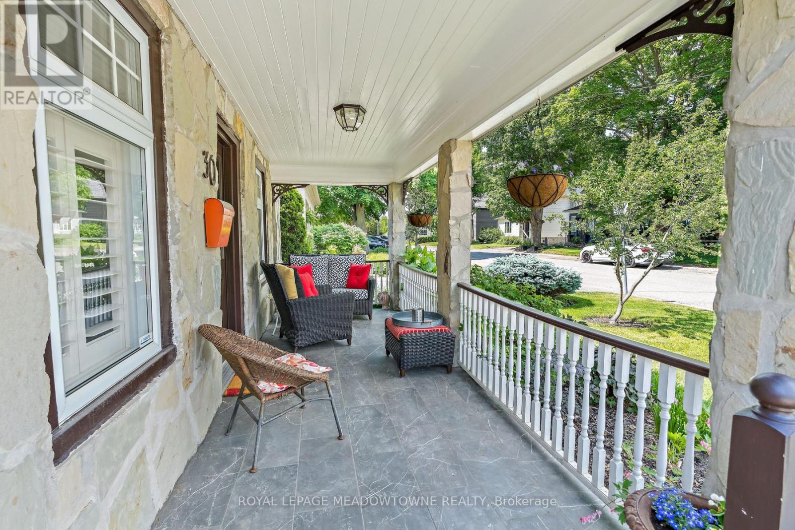 30 Victoria Street, Halton Hills, Ontario  L7G 3N6 - Photo 4 - W13639274