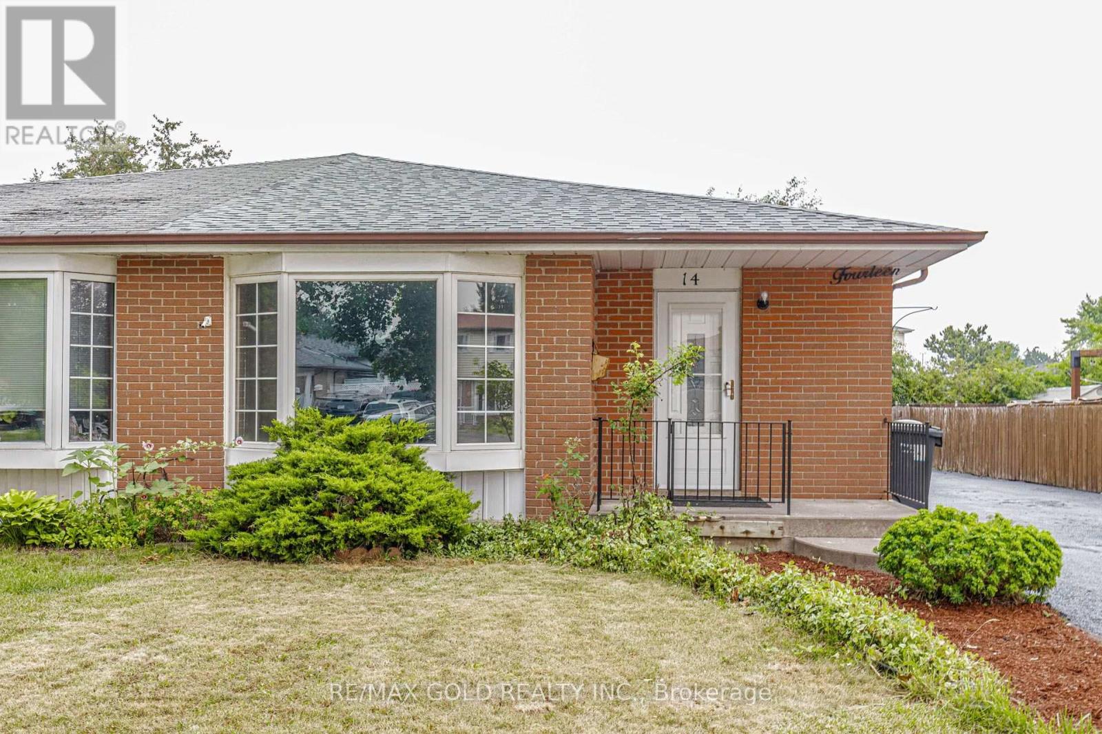 14 Flamingo Crescent, Brampton, Ontario  L6T 2G5 - Photo 3 - W13639286