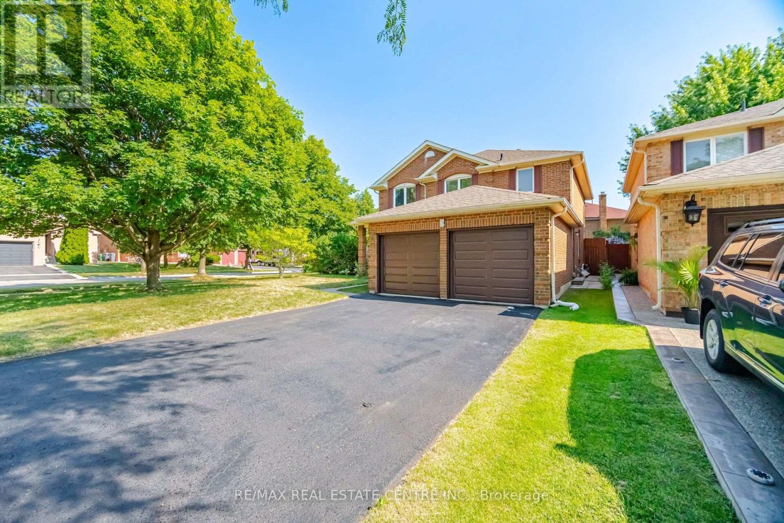 46 Butlermere Drive, Brampton, Ontario  L6Y 4R9 - Photo 3 - W13639336