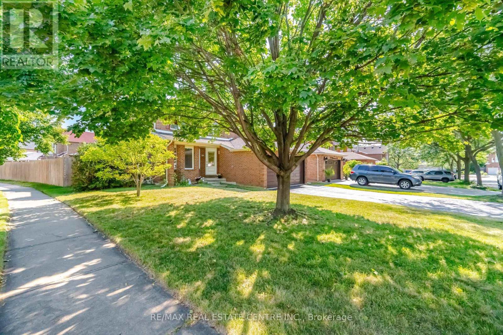 46 Butlermere Drive, Brampton, Ontario  L6Y 4R9 - Photo 4 - W13639336