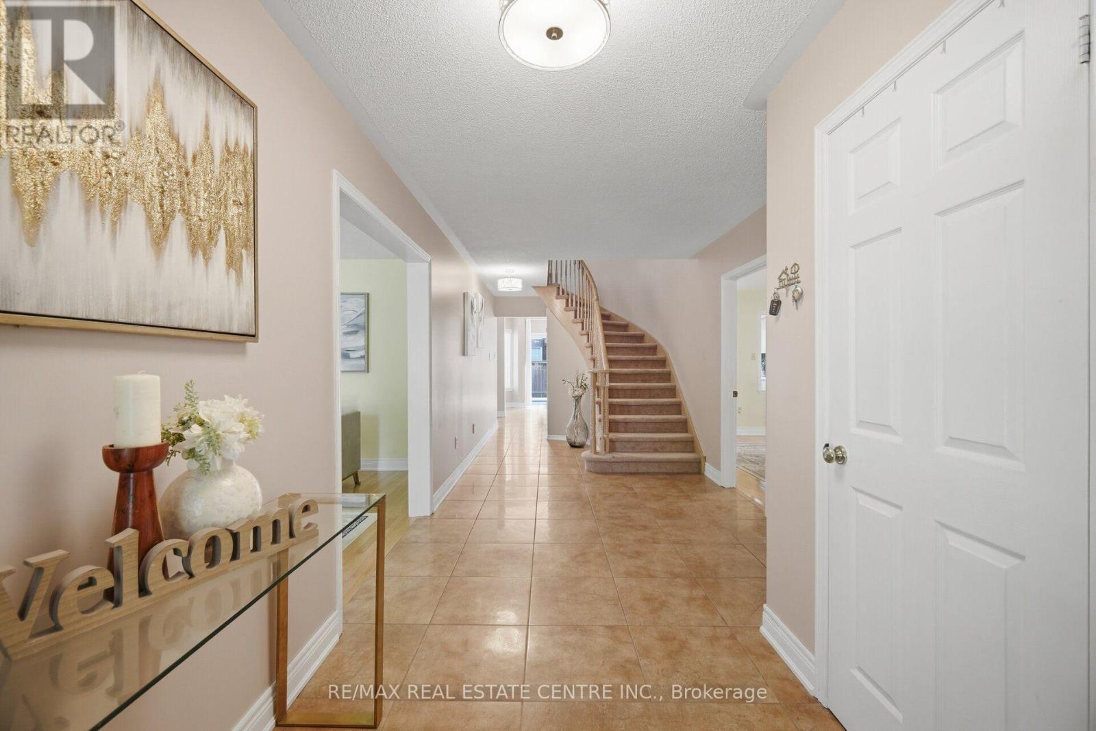 46 Butlermere Drive, Brampton, Ontario  L6Y 4R9 - Photo 8 - W13639336