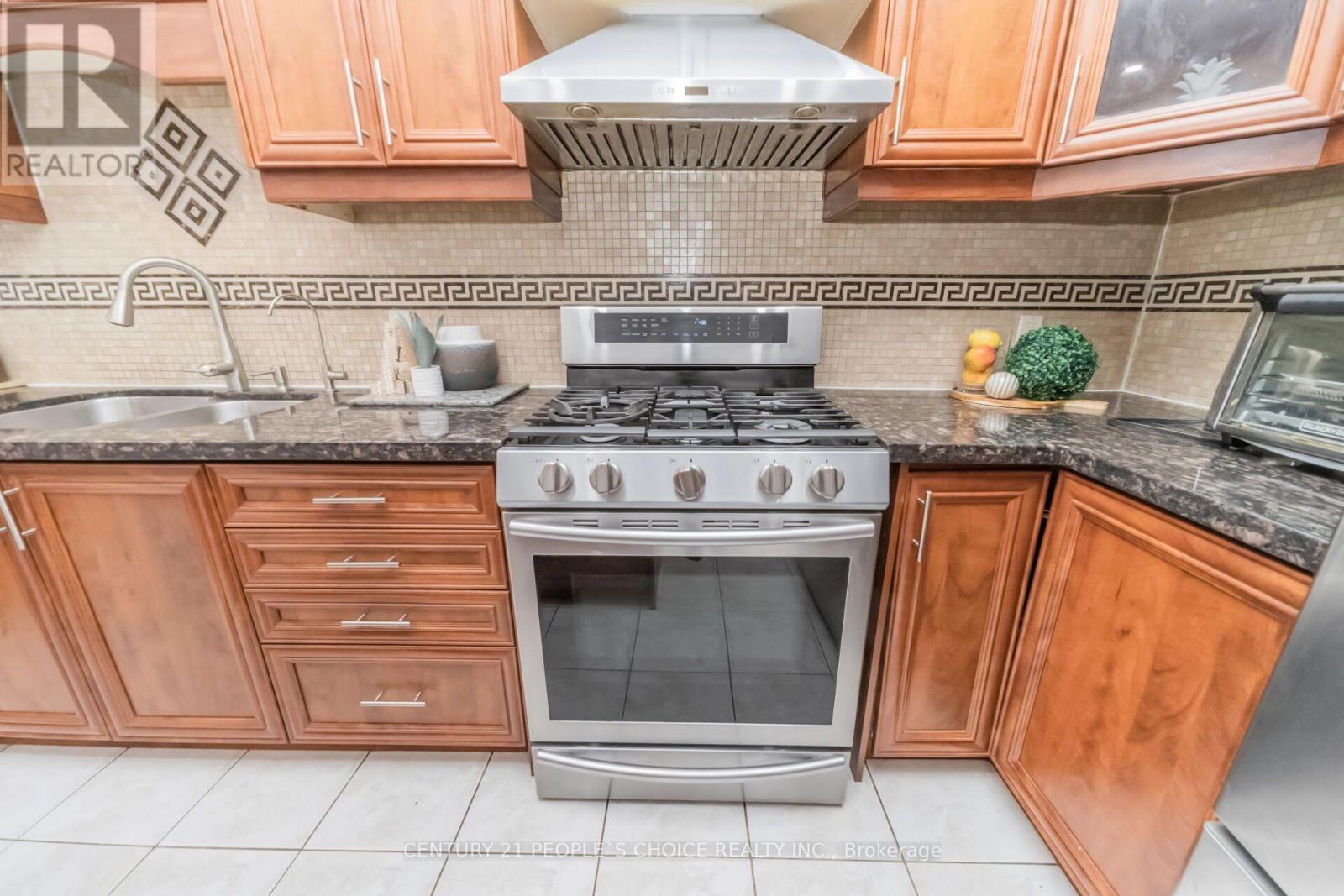 7448 Village Walk, Mississauga, Ontario L5W 2V7 - Photo 15 - W13639404