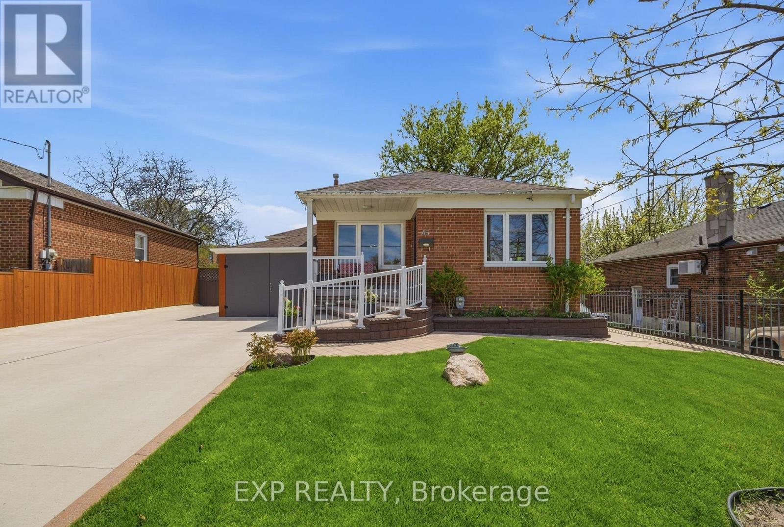 45 Flamborough Drive, Toronto, Ontario  M6M 2R5 - Photo 2 - W13639470