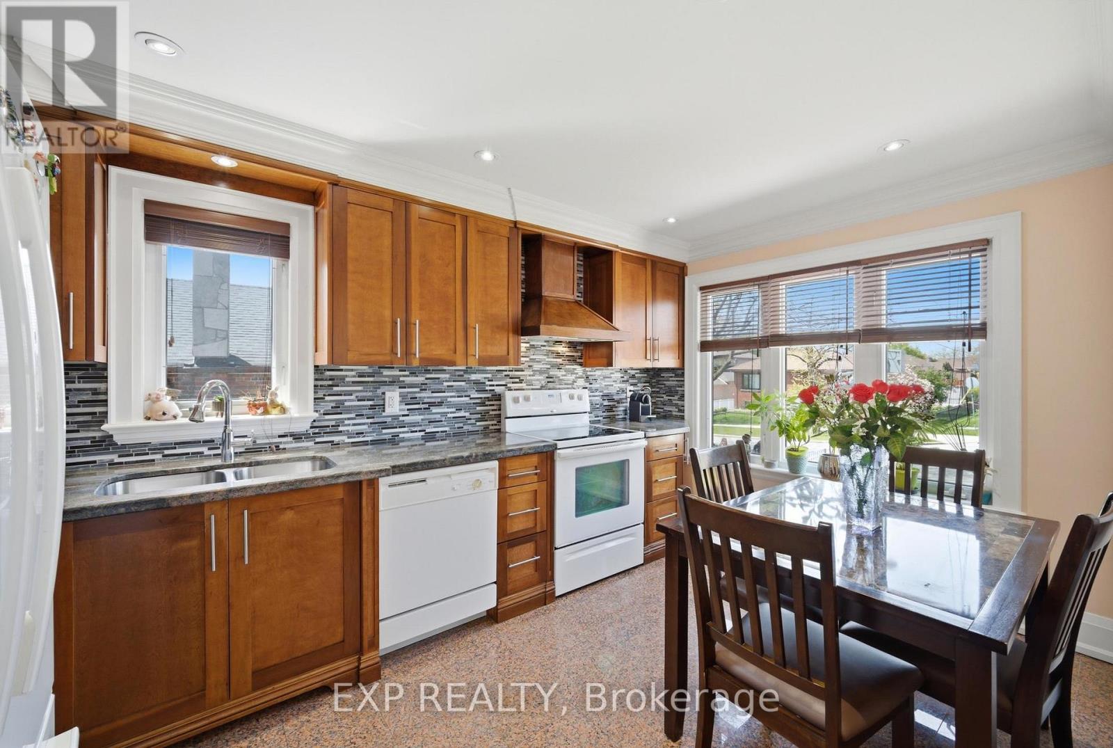 45 Flamborough Drive, Toronto, Ontario  M6M 2R5 - Photo 7 - W13639470
