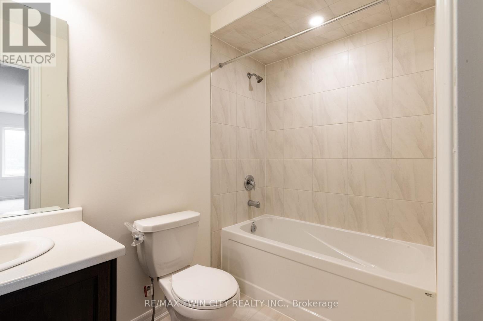 33 Dennis Avenue, Brantford, Ontario  N3V 0B9 - Photo 17 - X13639112