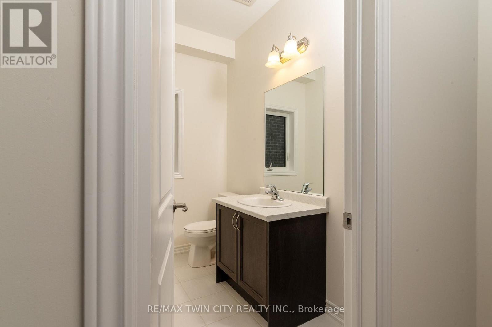 33 Dennis Avenue, Brantford, Ontario  N3V 0B9 - Photo 4 - X13639112