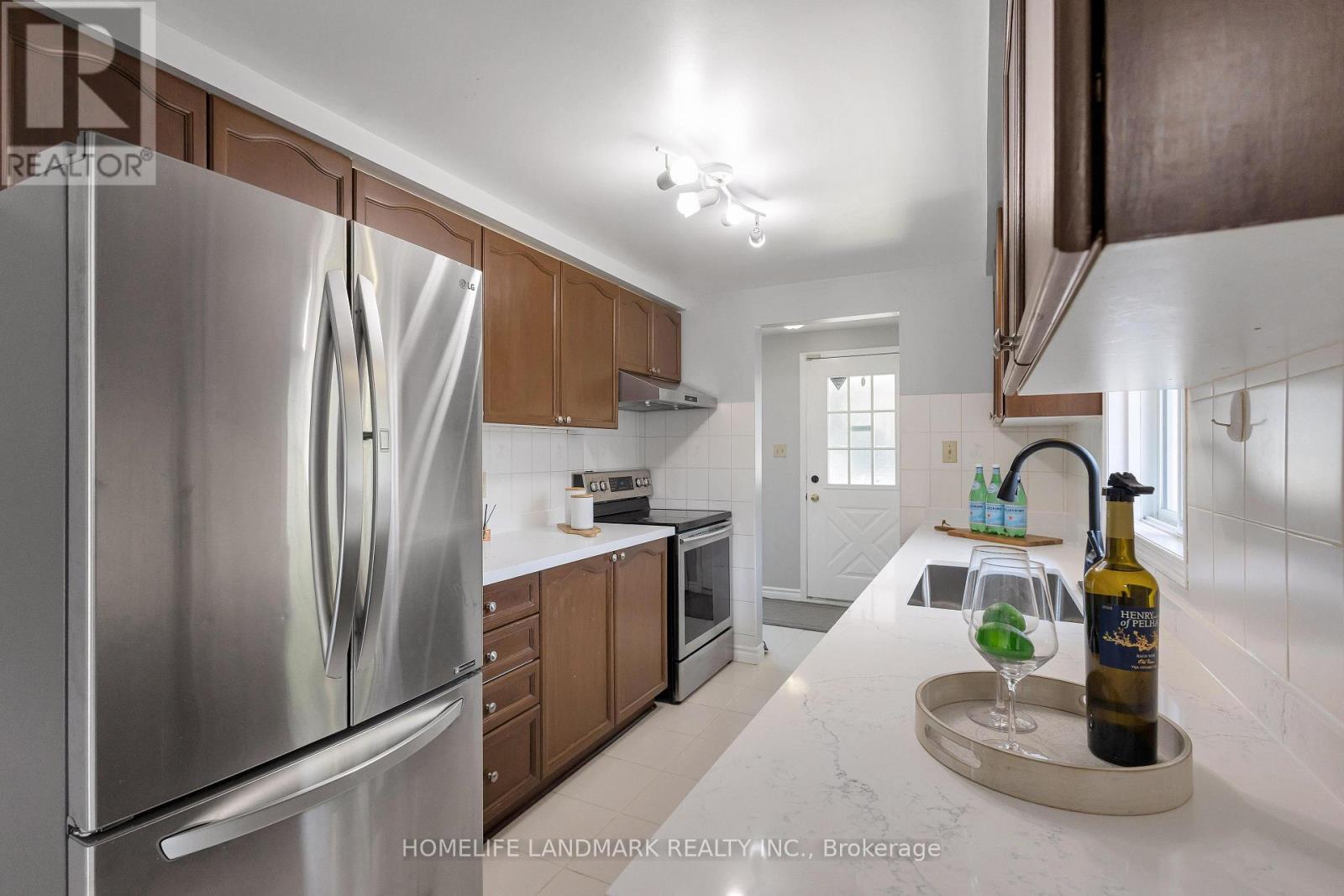 111 Oprington Court, Kitchener, Ontario  N2N 3E2 - Photo 4 - X13639214