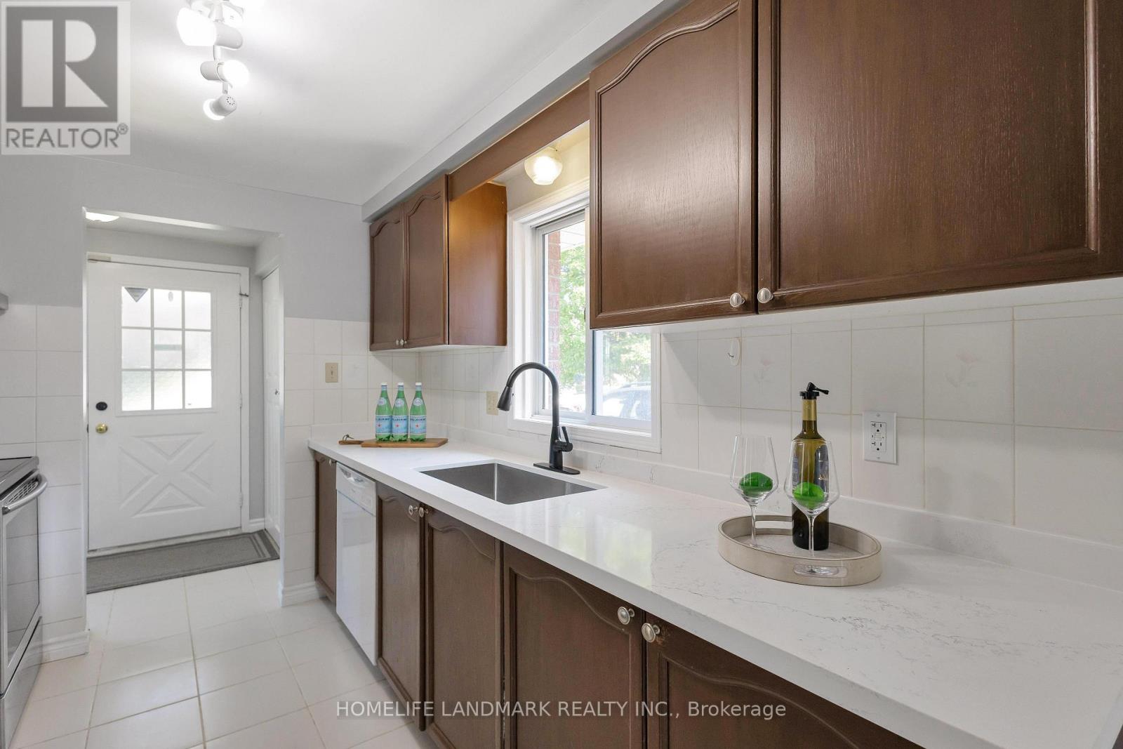 111 Oprington Court, Kitchener, Ontario  N2N 3E2 - Photo 6 - X13639214