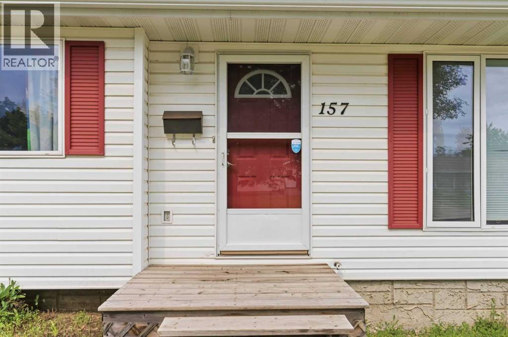 157 Rogers Crescent, Fort Mcmurray, Alberta  T9H 2W7 - Photo 3 - A2328508