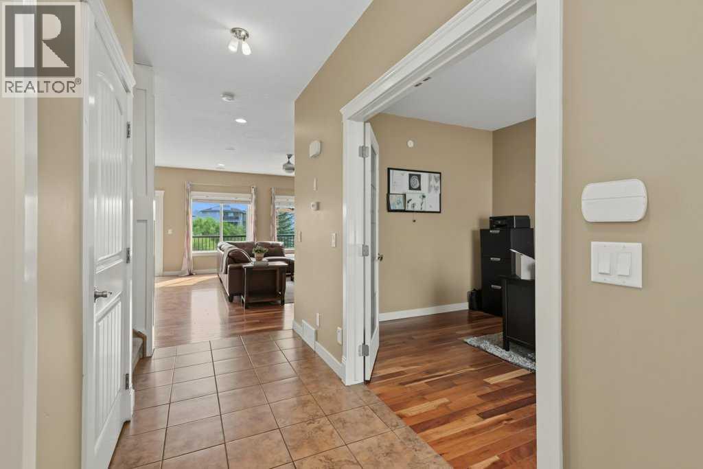 35 Hillcrest Boulevard, Strathmore, Alberta  T1P 1W9 - Photo 3 - A2331065