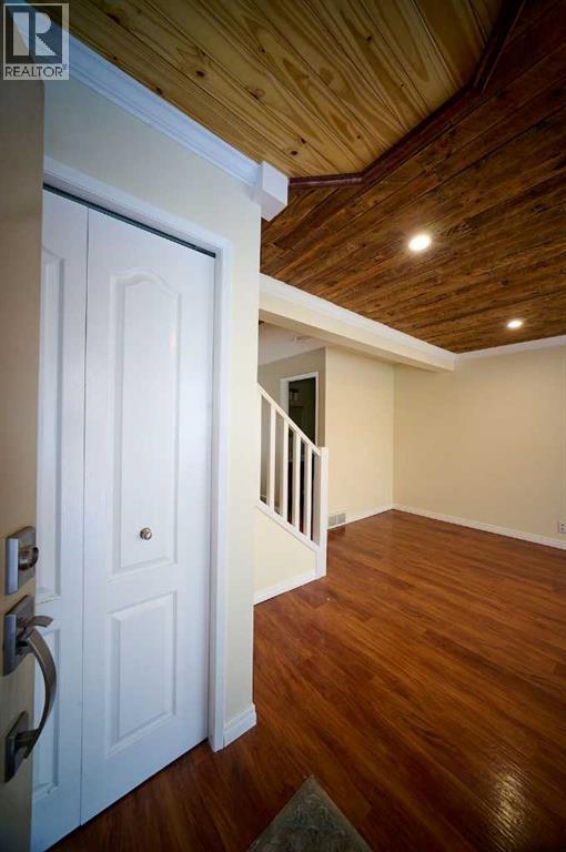 30, 380 Bermuda Drive NW, Calgary, Alberta  T3K 2B2 - Photo 2 - A2331931