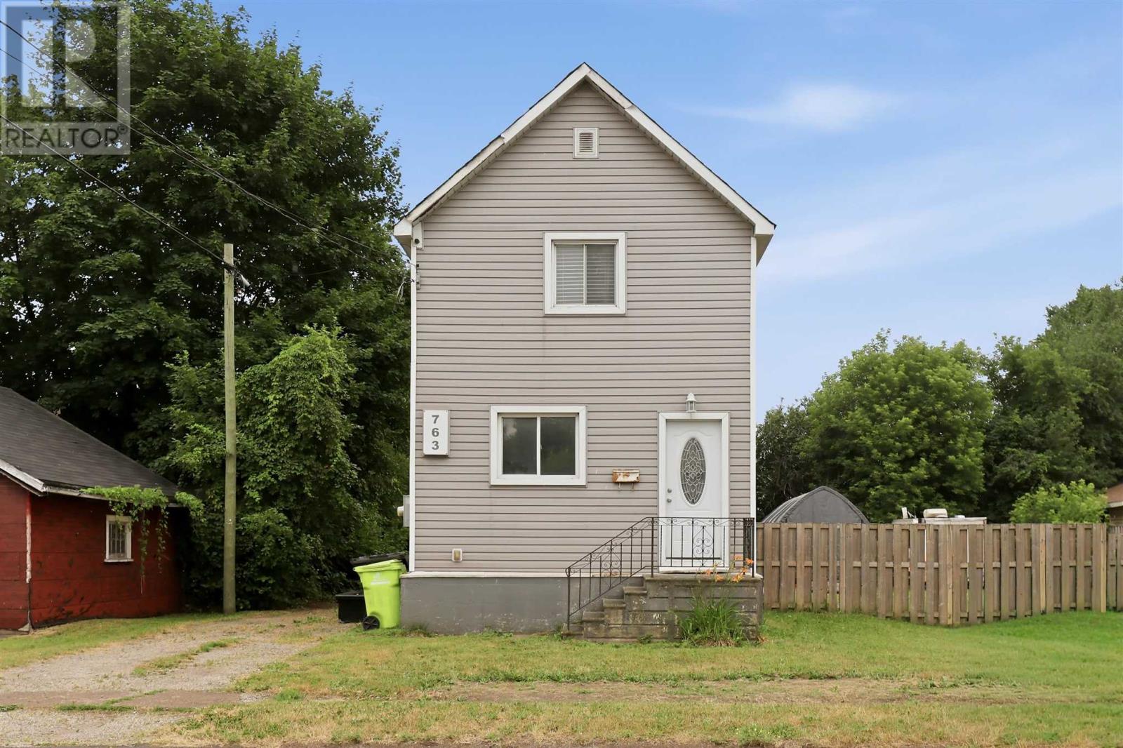 763 Dyment St, Sault Ste. Marie, Ontario  P6C 1E7 - Photo 1 - SM261907