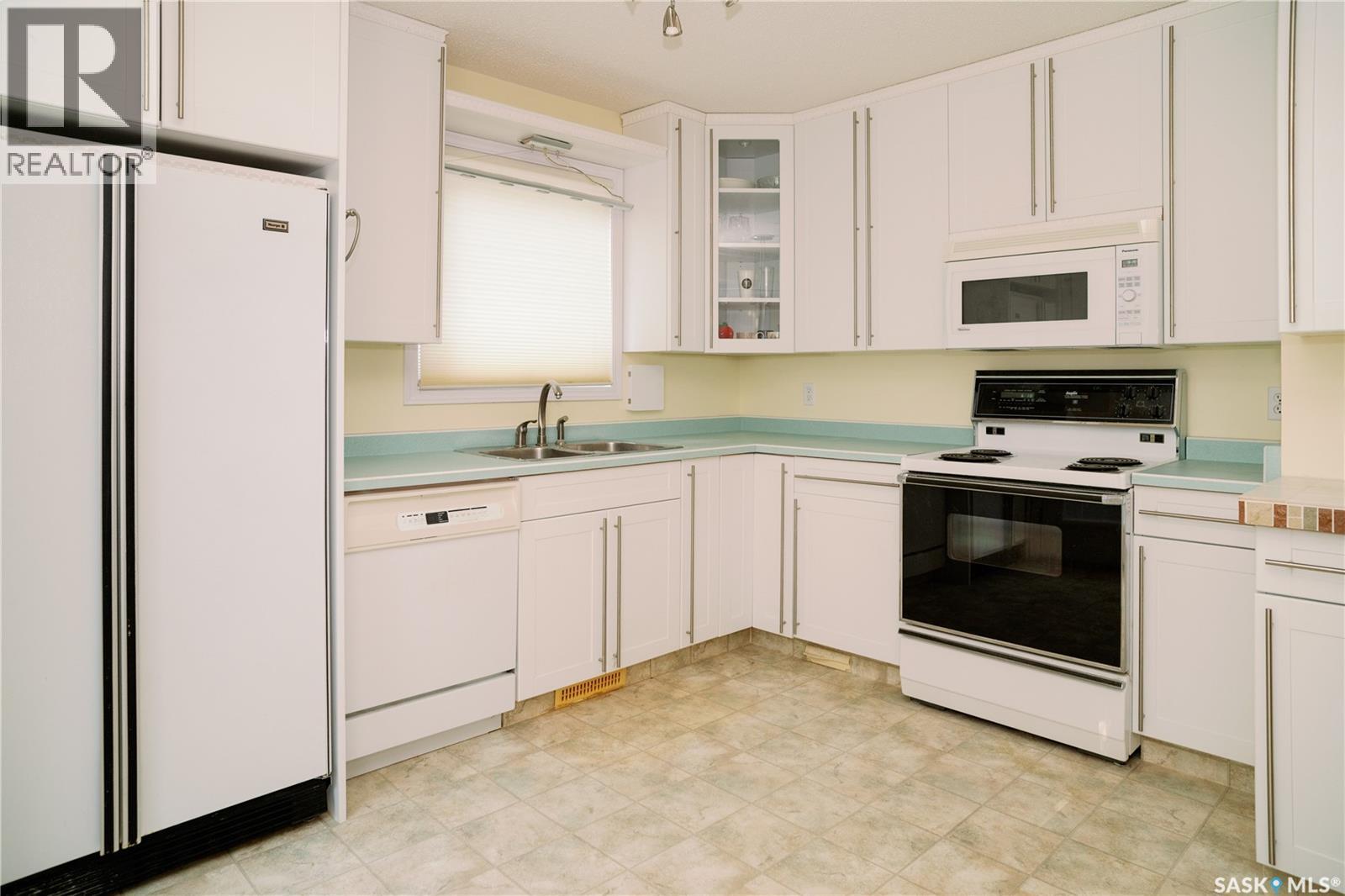 939 Haslam Crescent, Saskatoon, Saskatchewan  S7S 1C8 - Photo 2 - SK043828