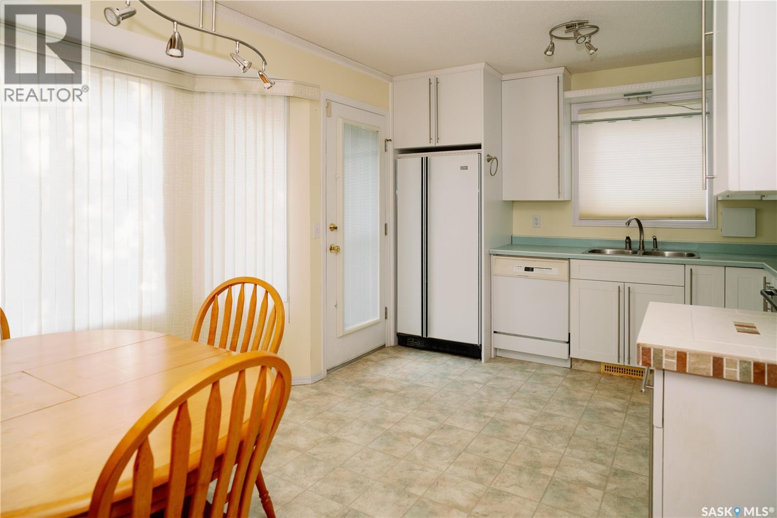 939 Haslam Crescent, Saskatoon, Saskatchewan  S7S 1C8 - Photo 3 - SK043828